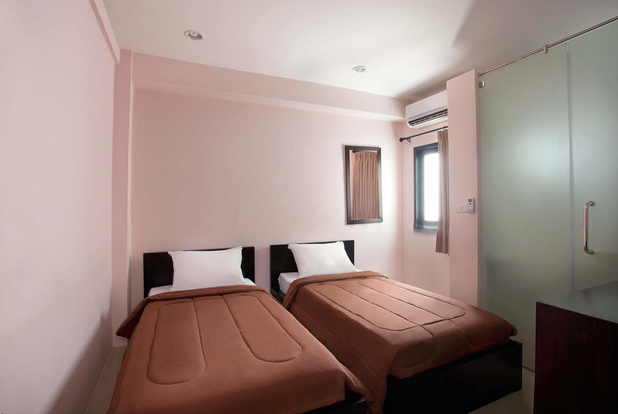 A And A Guesthouse Бангкок Екстер'єр фото